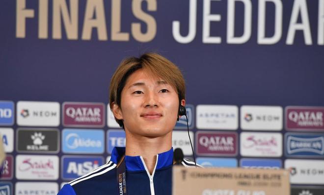 町田泽维亚中场球员藤尾翔太在接受采访时表示，他渴望在亚冠精英赛决赛中带领球队夺冠，并以亚洲冠军的身份重返日本，为家乡球迷带来荣耀与骄傲。